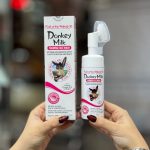 ‎فوم شستشوی براش دار صورت شیر الاغ  قرمز DONKEY MILK WOKALI. - تصویر 3